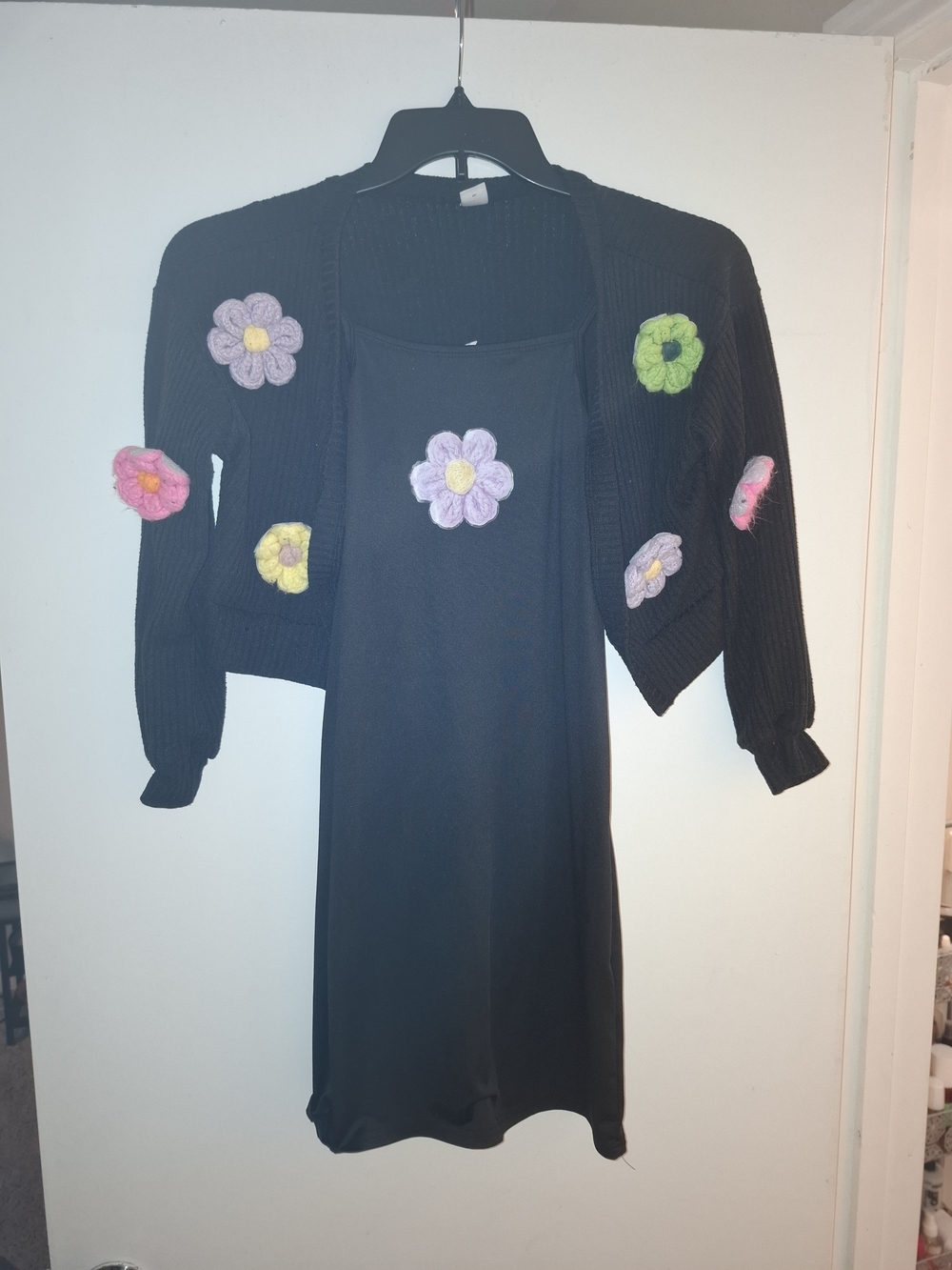 Black Floral-Appliqué Sweater Set - Black